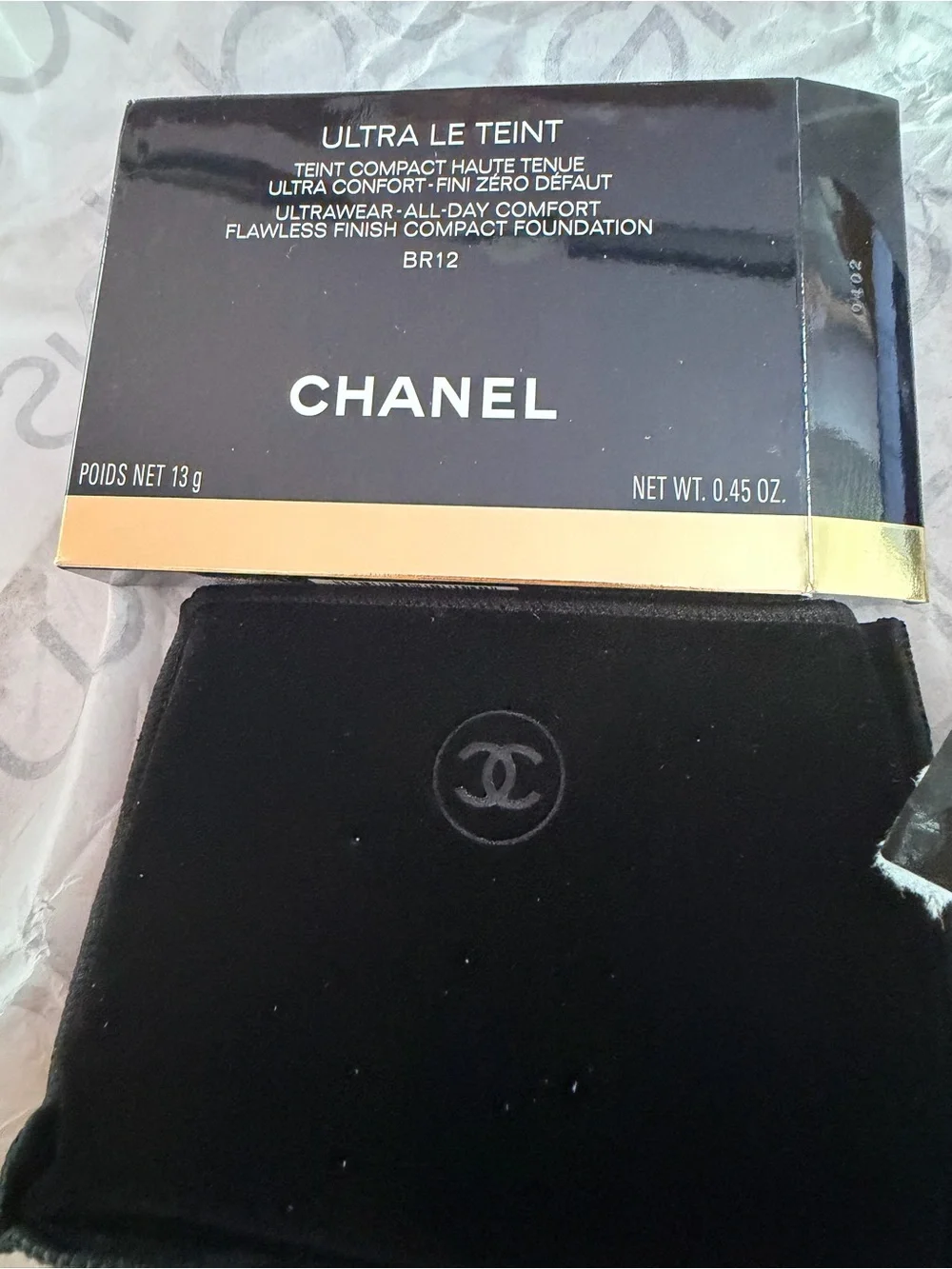 CHANEL Compact Press-On Makeup foundation in Light Beige BR12
